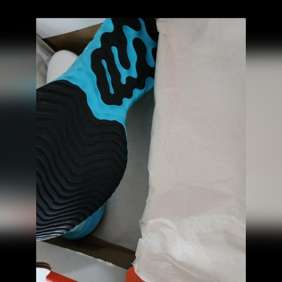 Nike React Phantom Run Flyknit 2 - Picture 3 of 3